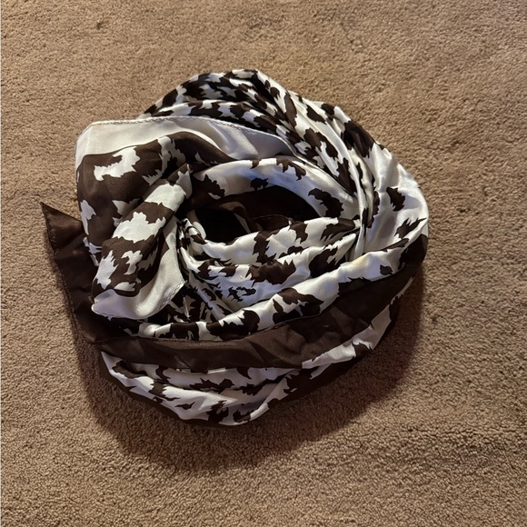 Ellen Tracy Black and White Patterned Scarf - Picture 1 of 3